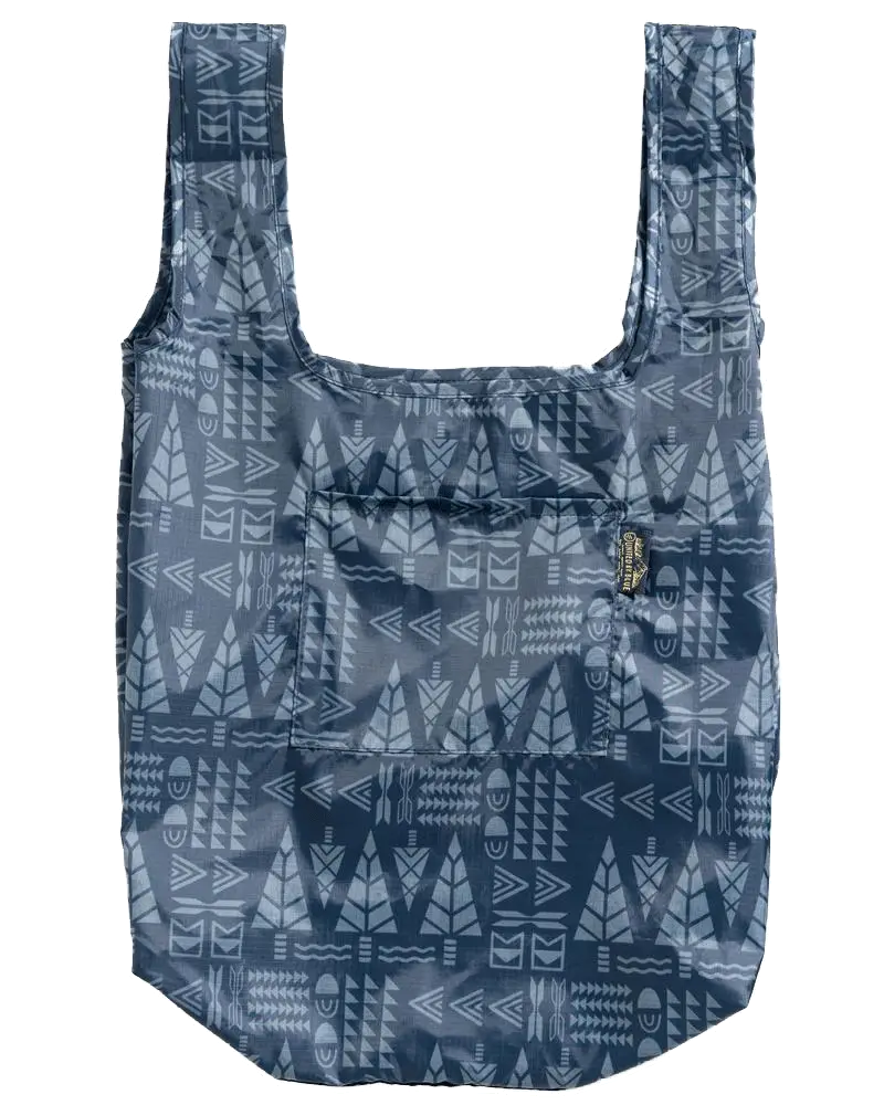 Zero waste travel, zero waste travel kit, zero waste travel tips, plastic free travel, travel plastic free, waste free travel, eco friendly travel, responsible travel, sustainable travel, reusable water bottle, plastic bags, going zero waste, reducing waste, shampoo bars, menstrual cup, bamboo toothbrush, water bottles, travel, waste, reusable grocery bags, sustainable, package free, reusable