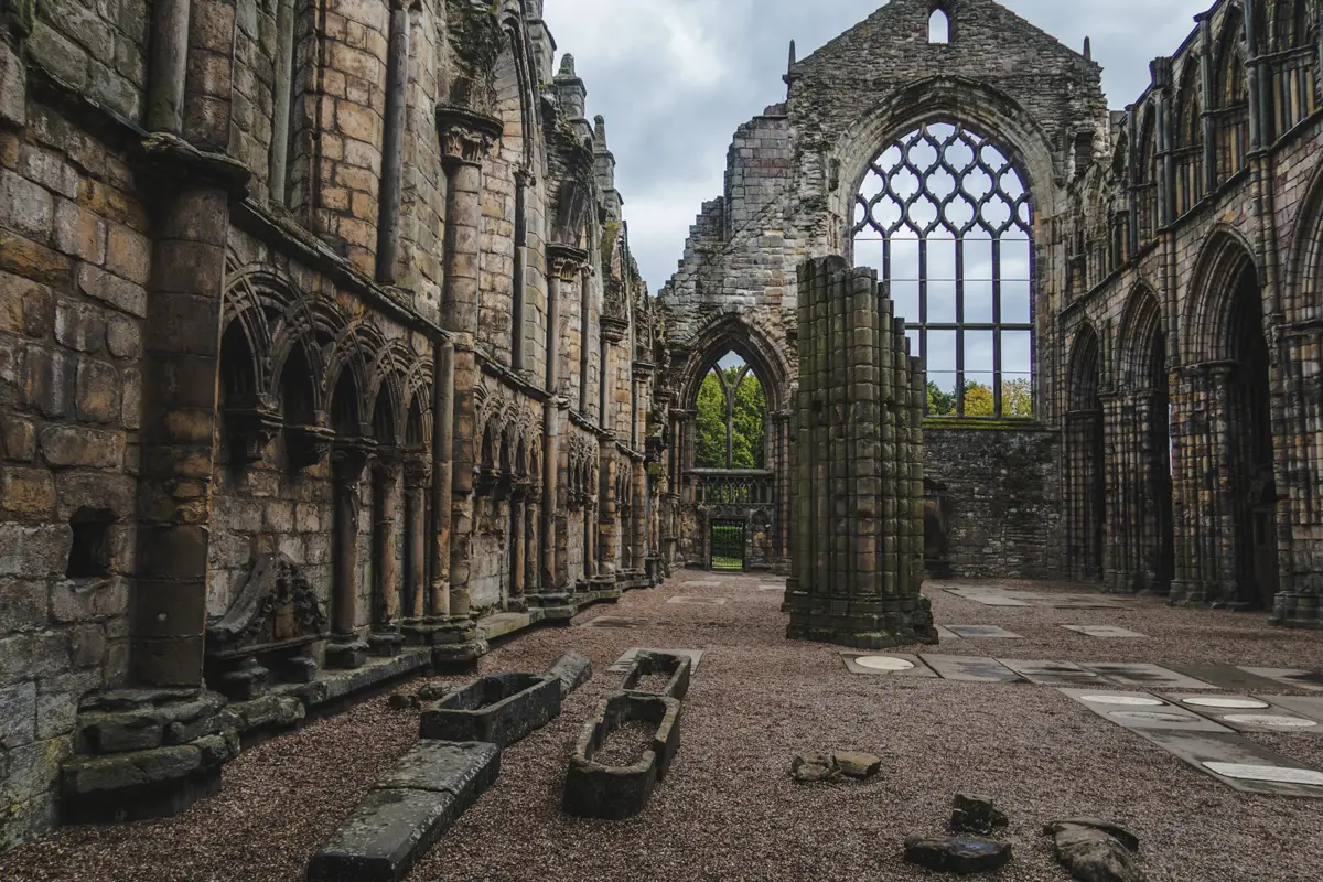 1,000 year old abbey ruins dusted in vibrant green moss. One of the best things to see on a 3 days in Edinburgh itinerary.