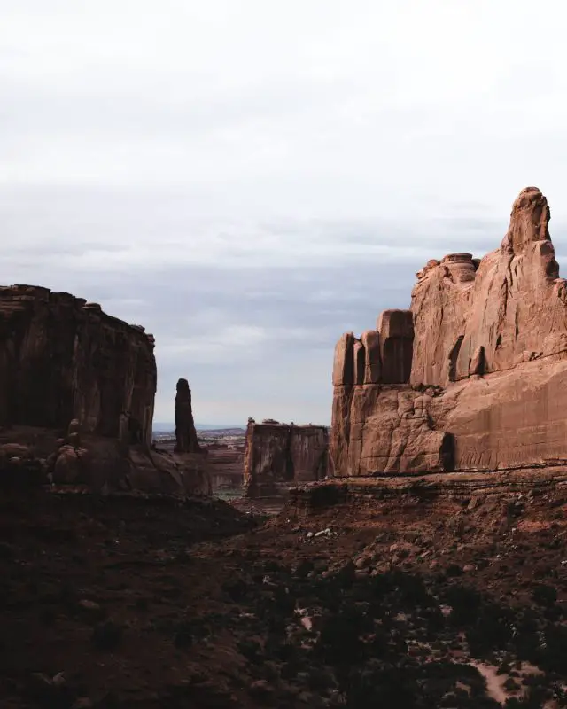 park avenue trail in arches national park