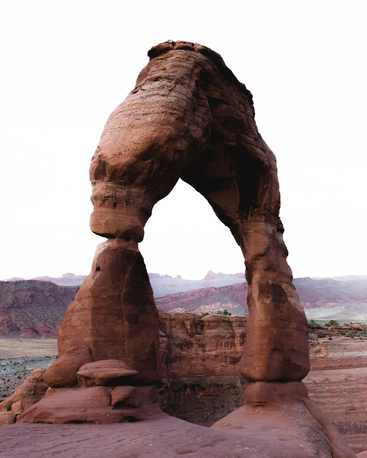 Read on for all the most up to date hiking details, trail description, hiking essentials, and tips for taking on the Delicate Arch hike in Arches National Park, Utah! This is one of the most photographed landmarks in all of Utah’s National Parks! Don’t miss this! #utah #nationalparks