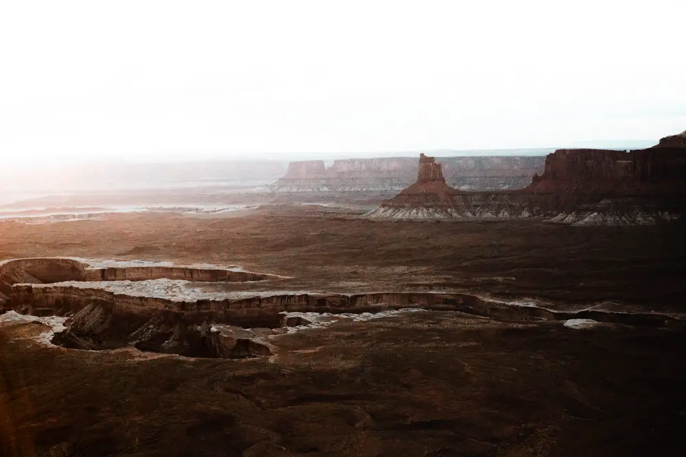 Explore the most beautiful parts of Canyonlands National Park with these scenic day hikes. THIS is the ultimate list of the best hikes in Canyonlands National Park! Stoke 100% guarunteed!