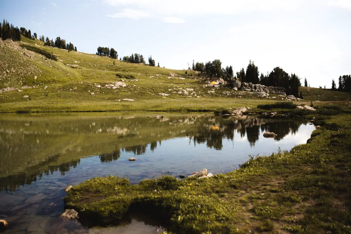 photo of lake reflection - beginner backpacking