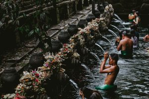 Ubud bali, ubud itinerary, 3 days in ubud, 3 day ubud itinerary, things to do in ubud, what to see in ubud, ubud bali holiday, how many days in ubud, things to do in ubud at night, what to do in bali ubud, ubud bali holiday, CAMPUHAN RIDGE WALK, SACRED MONKEY FOREST, UBUD ART MARKET, UBUD PALACE, SARASWATI TEMPLE, SCENIC RICE TERRACE WALK, MOUNT BATUR, AUTHENTIC BALINESE COOKING CLASS, TEGALALANG RICE TERRACES, LEKE LEKE WATERFALL, AIR TEJUN NUNGNUNG, NUNGNUNG WATERFALL, PURA TIRTA EMPUL, TIBUMANA WATERFALL, KANTO LAMPO WATERFALL, ubud itinerary 3 days, ubud bali hostels, where to stay in ubud, 